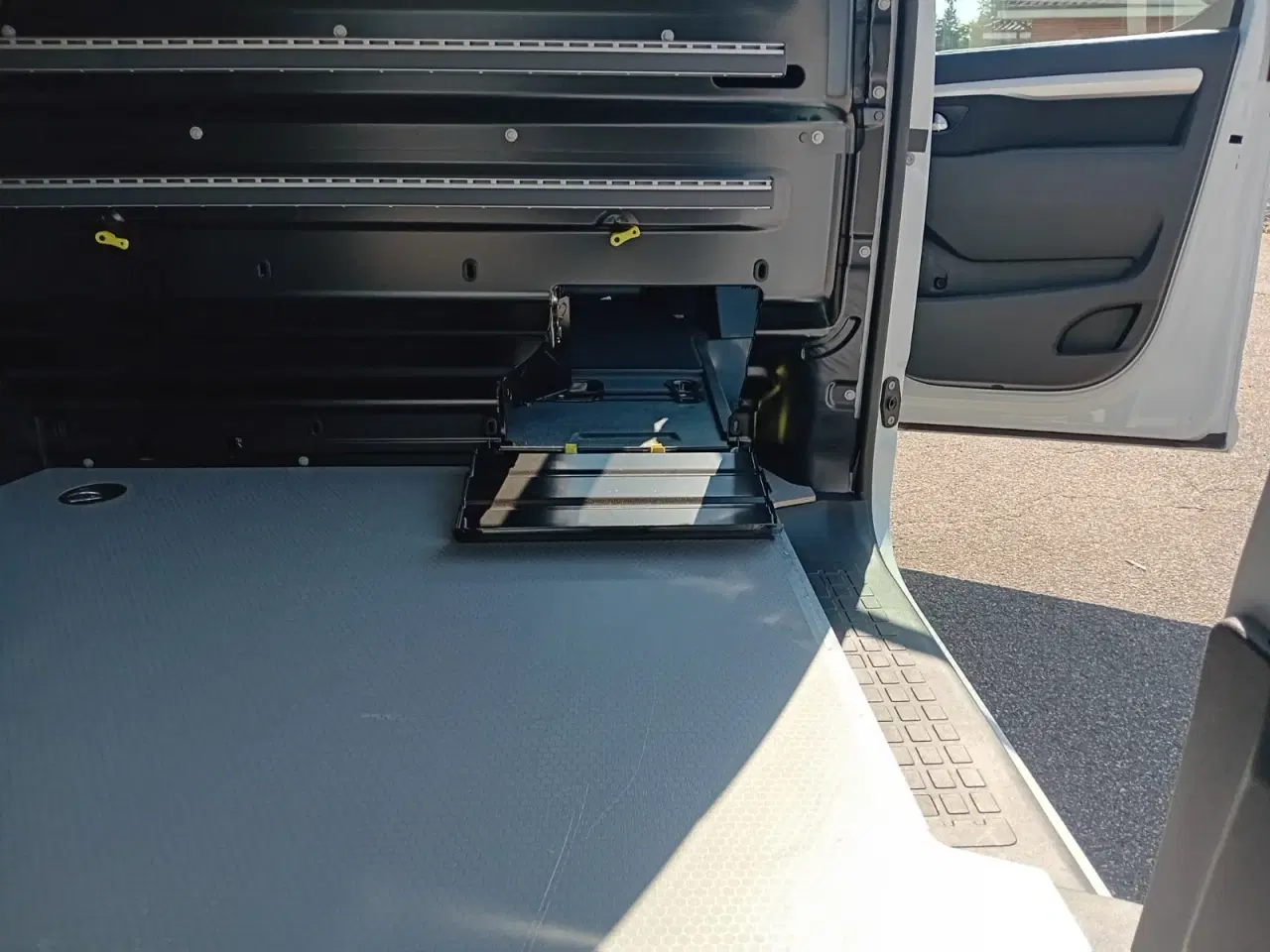 Billede 15 - Peugeot e-Expert 75 L2 Premium Van