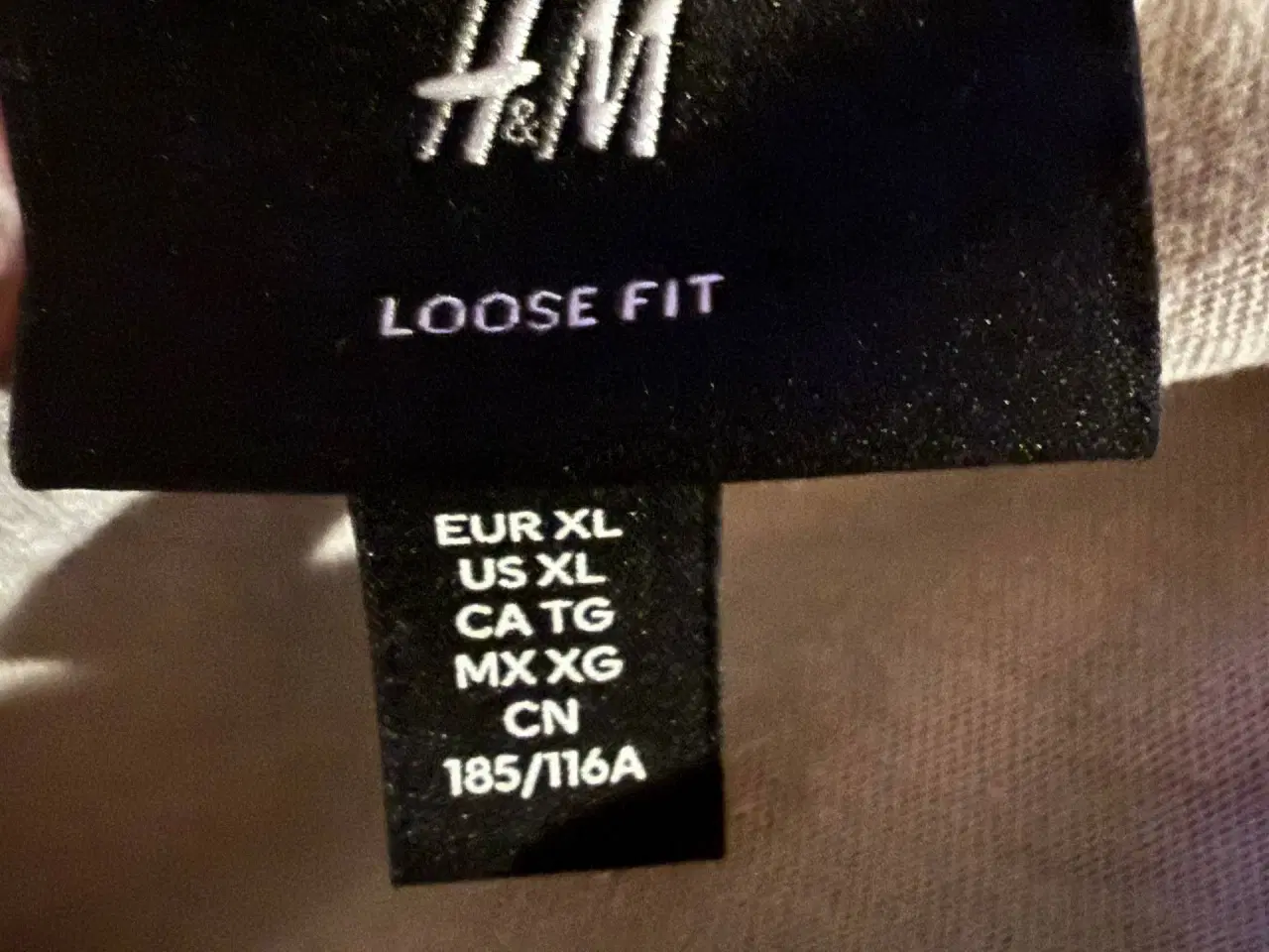 Billede 4 - H&M Loose Fit T-shirt - Grå med stjerner