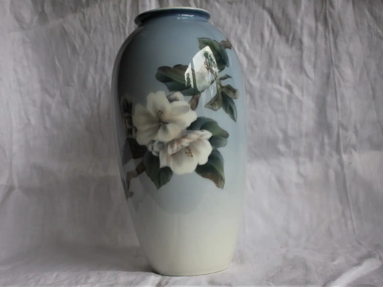 Billede 1 - Vase med blomstrende æblegren fra RC