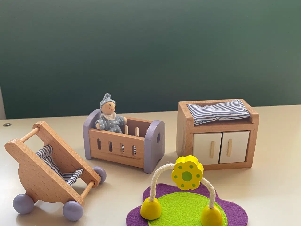 Billede 1 - Baby/børneværelse til Dukkehus