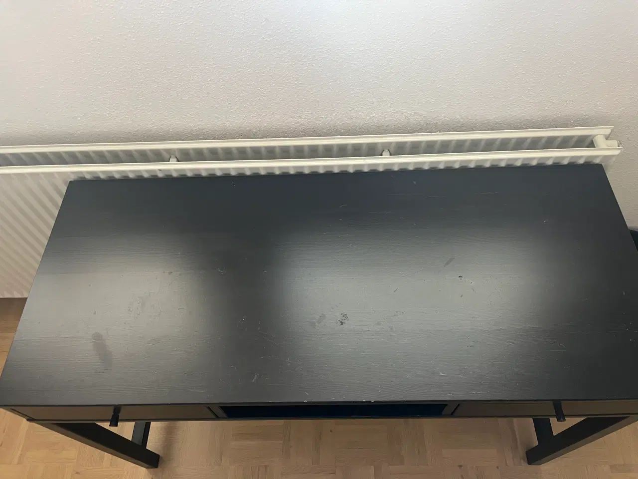 Billede 2 - Sort Skrivebord 