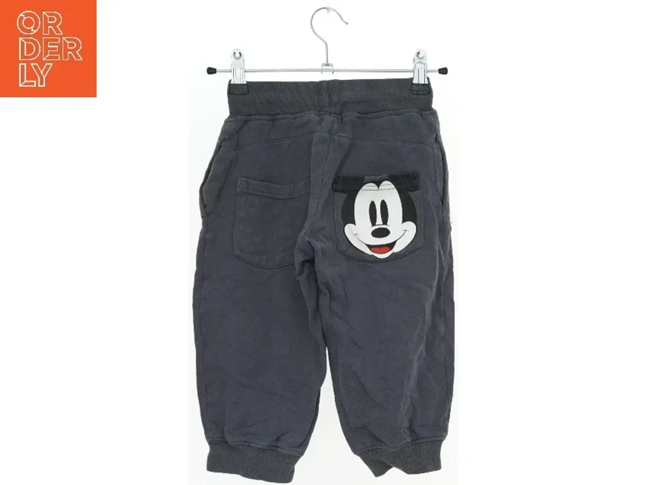 Billede 2 - Sweatpants med grafisk design fra H&M (str. 98)