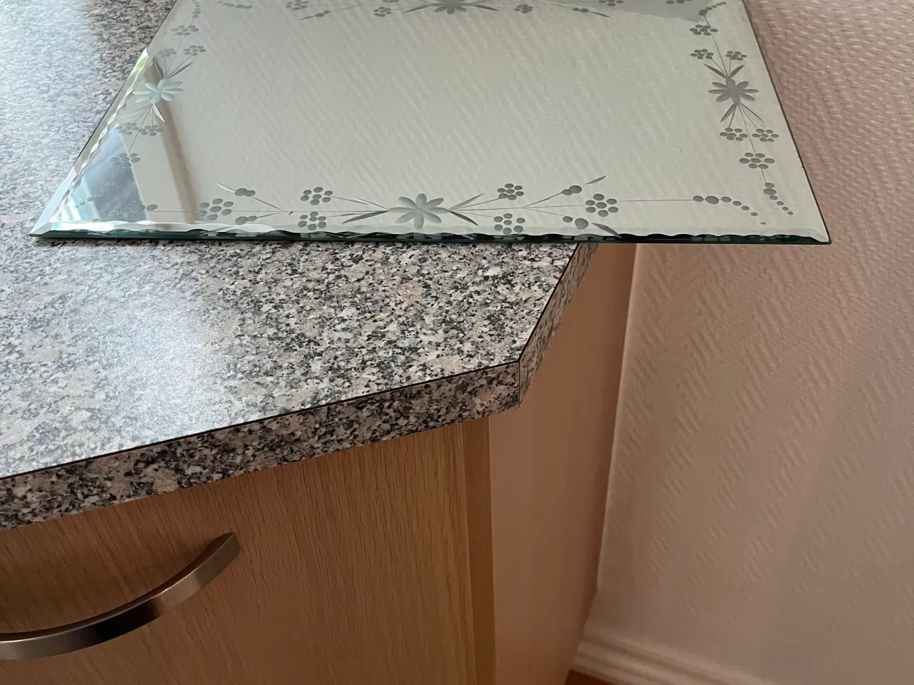 Billede 3 - Fin spejl til og pynte på