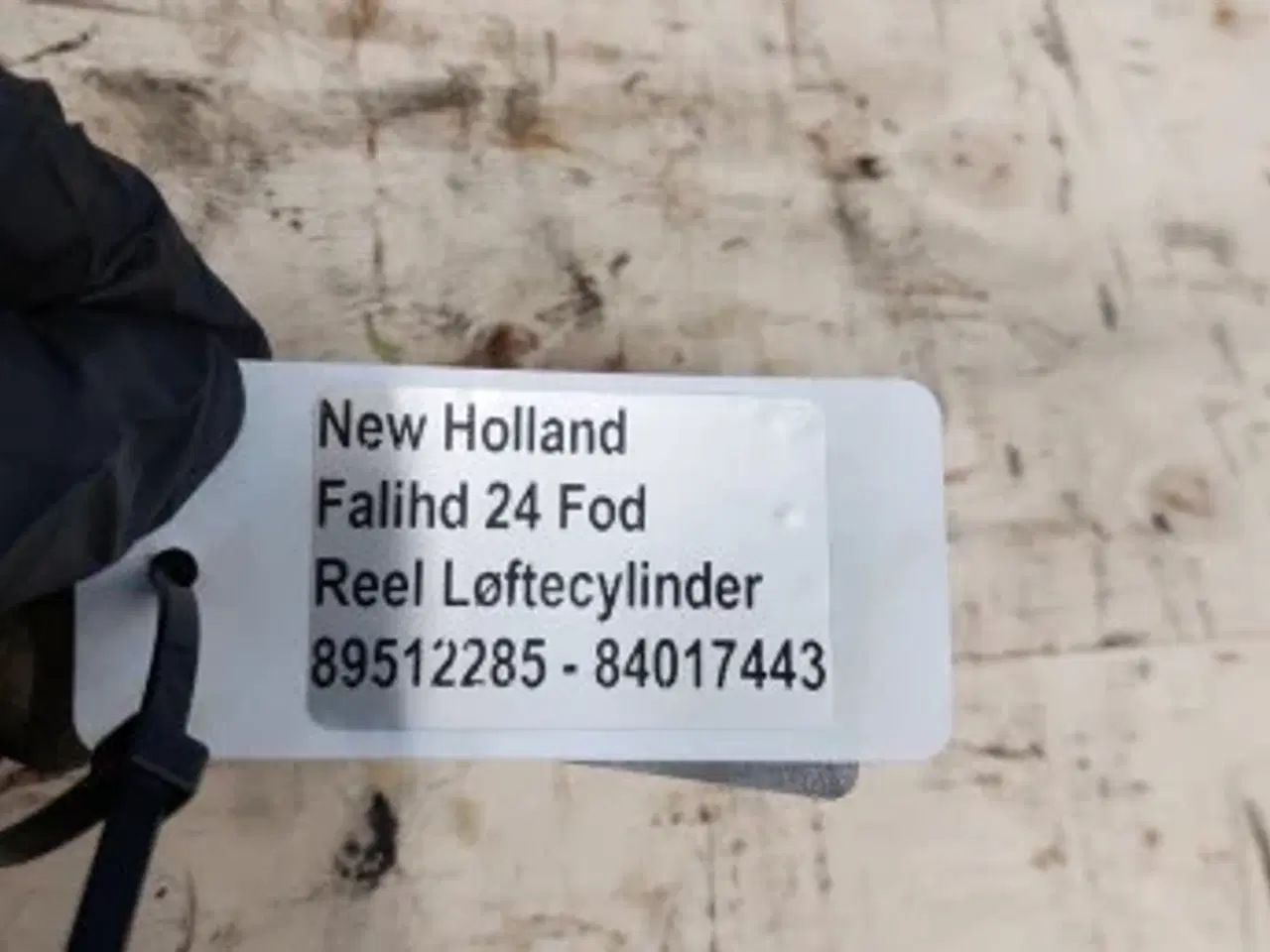 Billede 2 - New Holland TX68 Falihd 24 Fod Reel Løftecylinder 89512285 