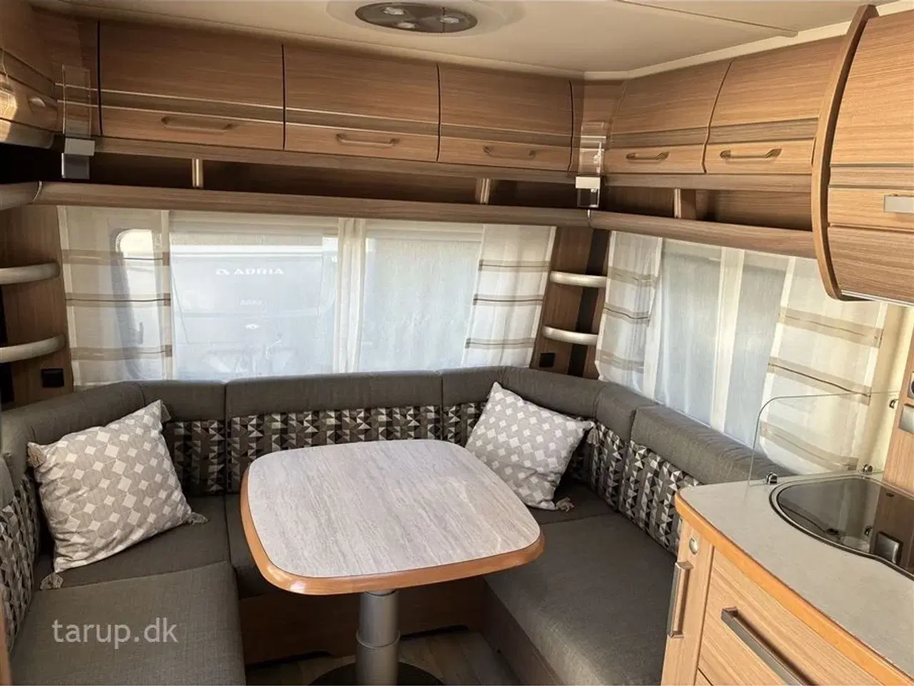 Billede 12 - 2014 - Fendt Bianco 465 SFB Fortelt: Isabella Sun Shine Plus m/ fronter, mover, cykelholder, rundsiddegruppe, tv-antenne, stort 135 l. køleskab, 3 gasblus,