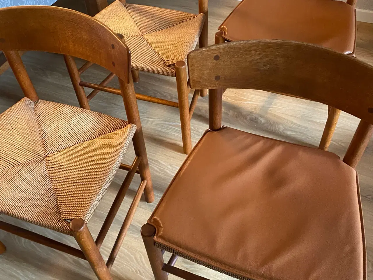 Billede 6 - Massiv egetræs spisebord samt J 39 stole