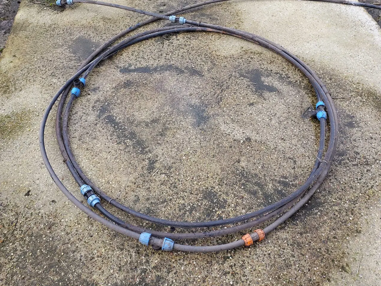 Billede 1 - Pel rør, fittings og vandkopper 