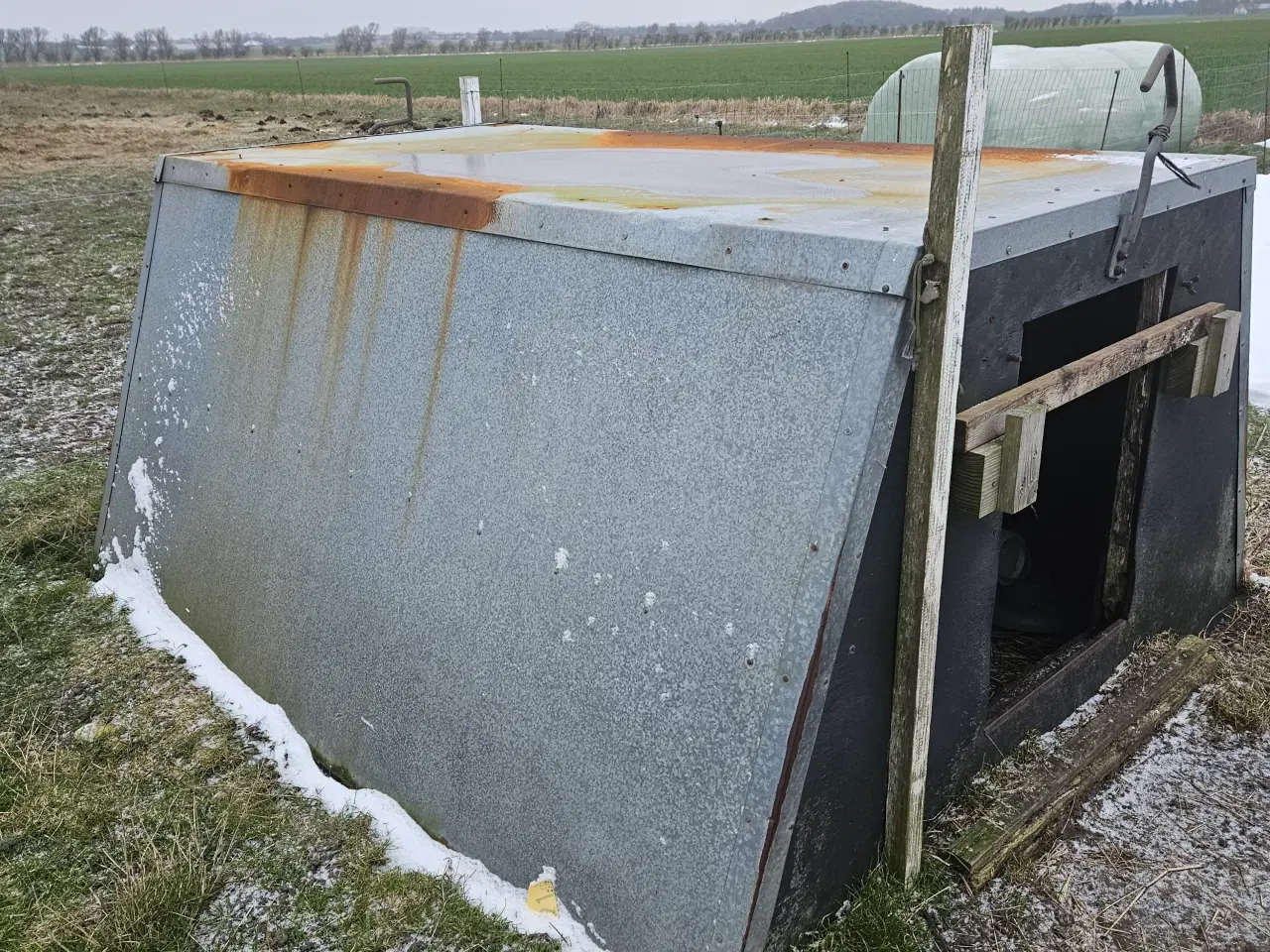 Billede 1 - Grise hytte brugt til får