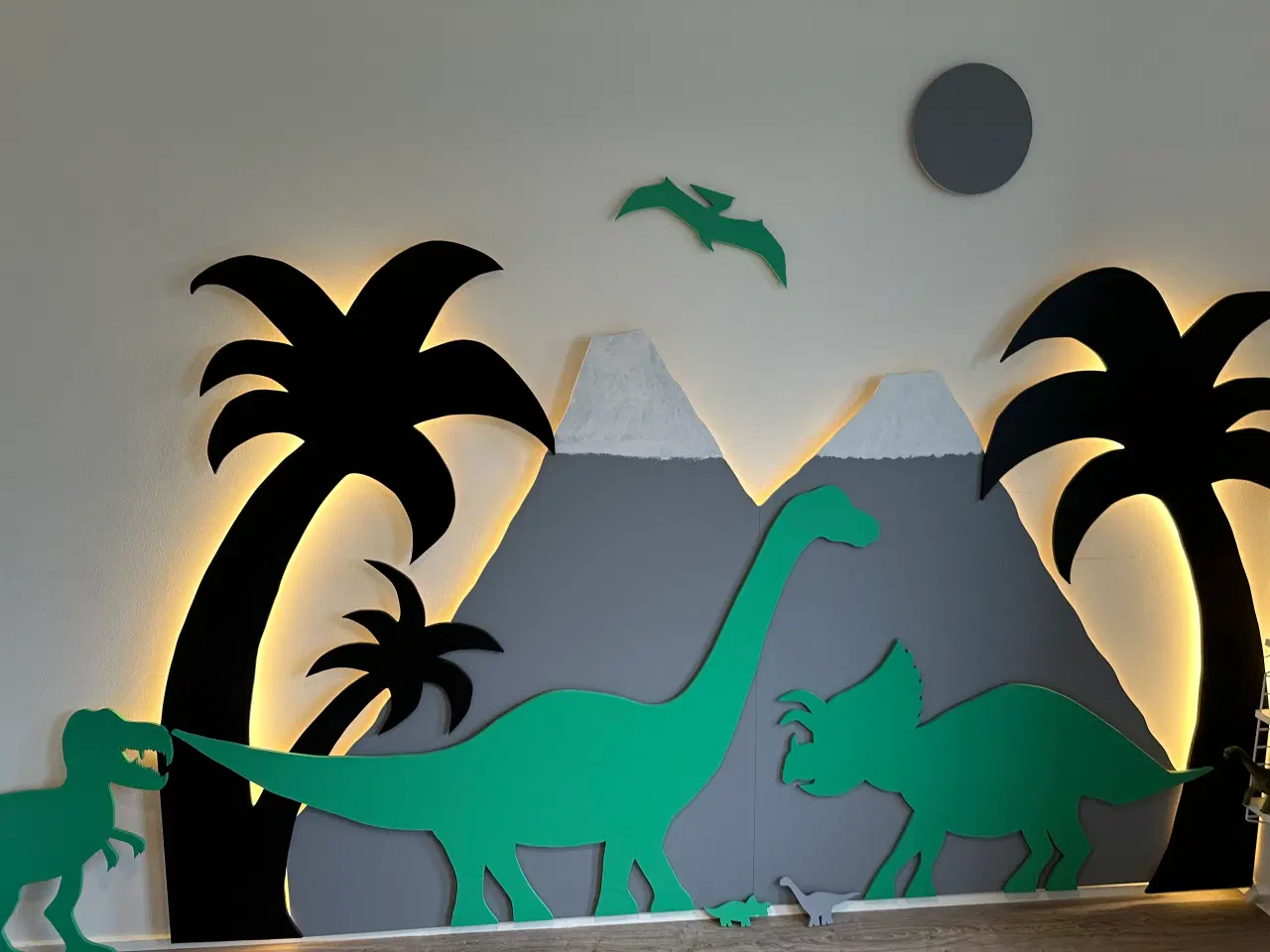Billede 7 - Dinosaur væg udsmykning med lys - børneværelse