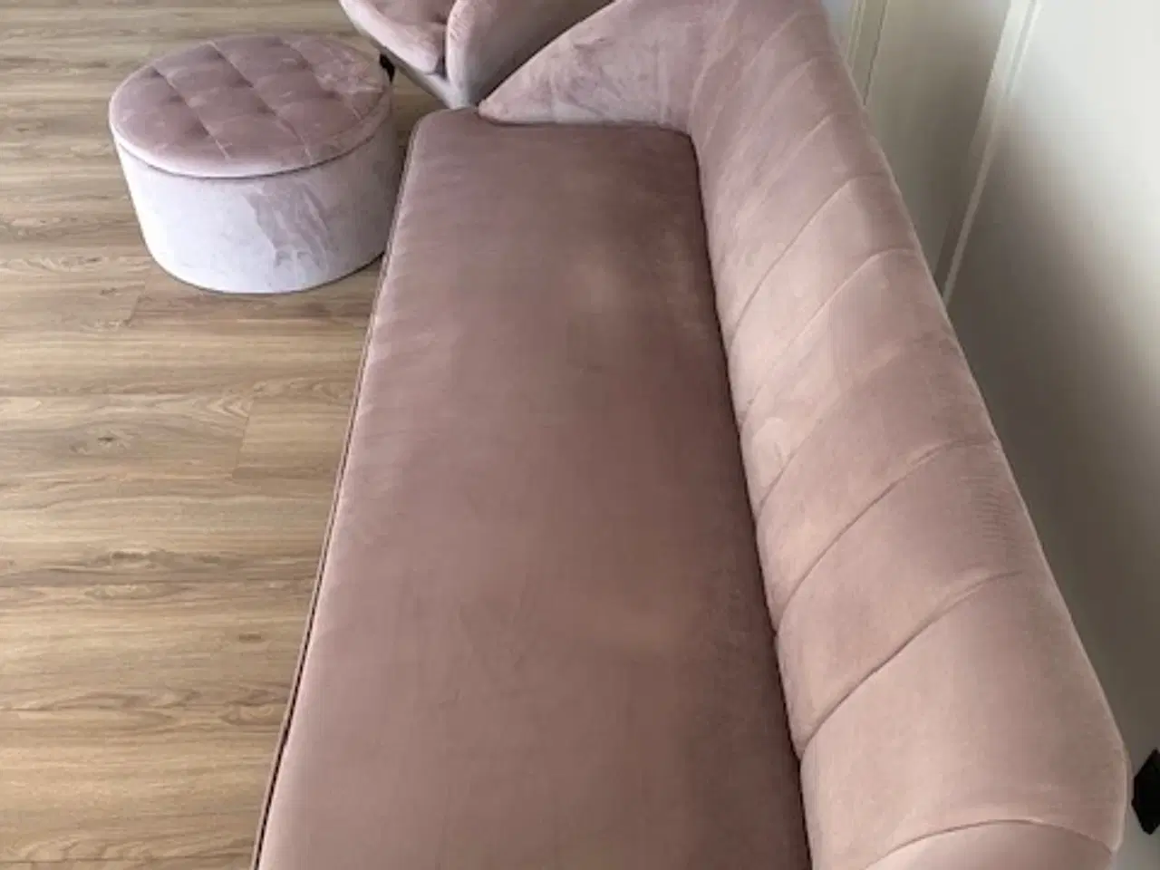 Billede 2 - 3 personers velour sofa, og/eller lænestol med puf