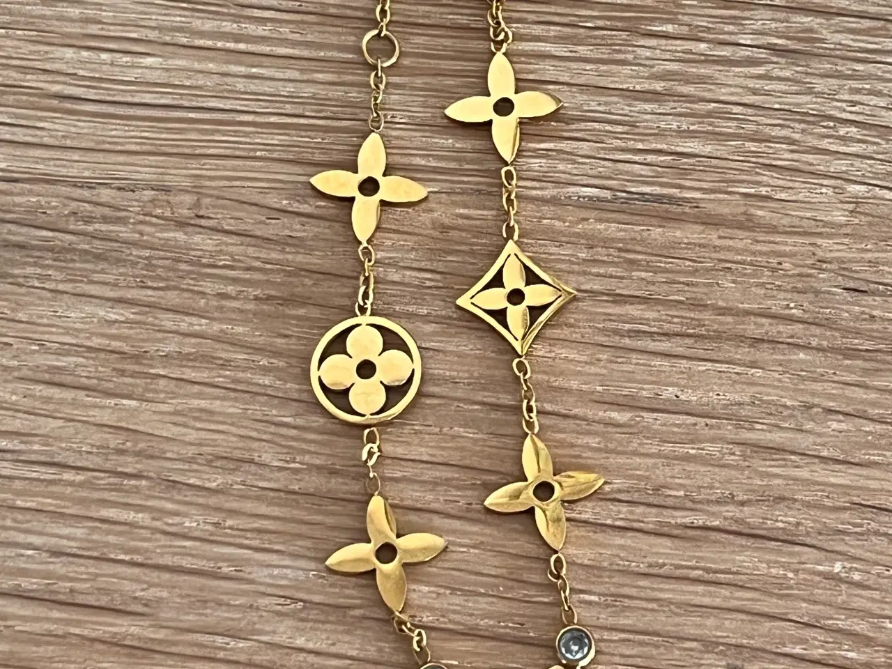 Billede 1 - Flot armbånd i guldfarve. 