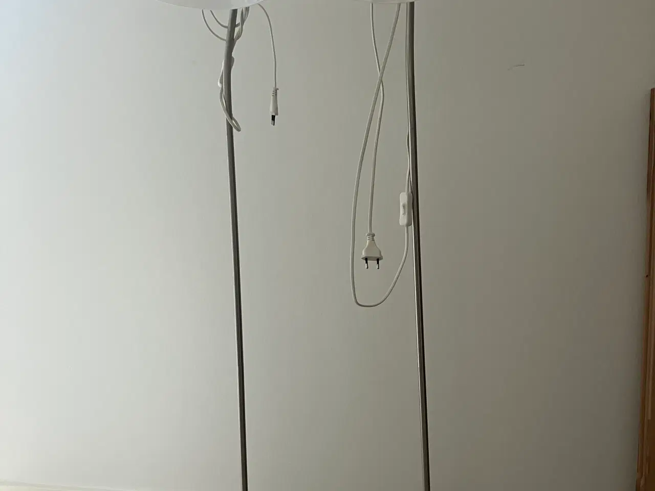 Billede 2 - 2 stk fine standerlamper fra IKEA