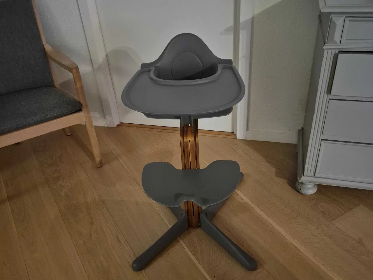 Billede 4 - Nomi højstol med baby set som ny nypris 2200