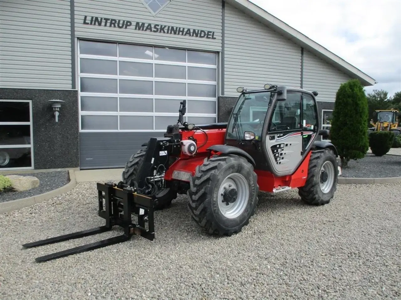 Billede 6 - Manitou MT932 Comfort Dansk maskine, med hydrauliske pallegafler.