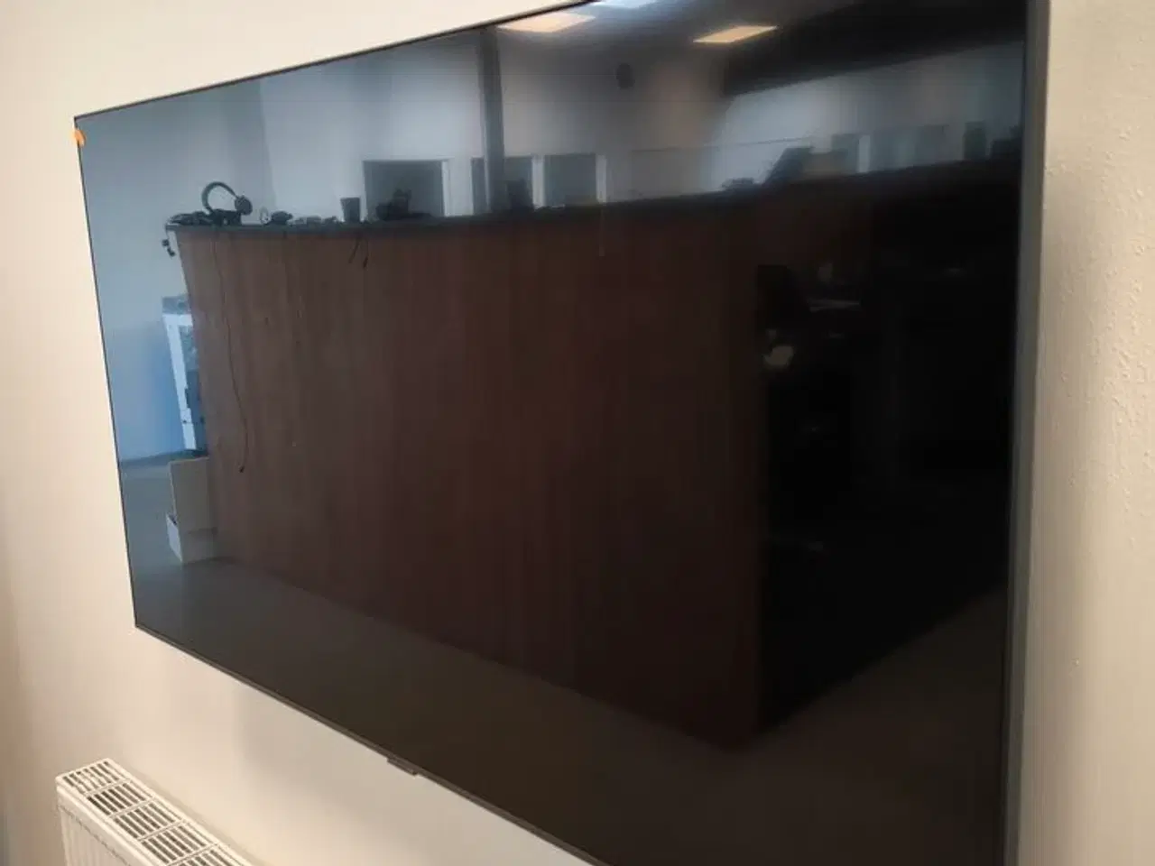 Billede 2 - TV SAMSUNG LH55BEAHLGUXEN 55" med vægbeslag og fjernbetjening