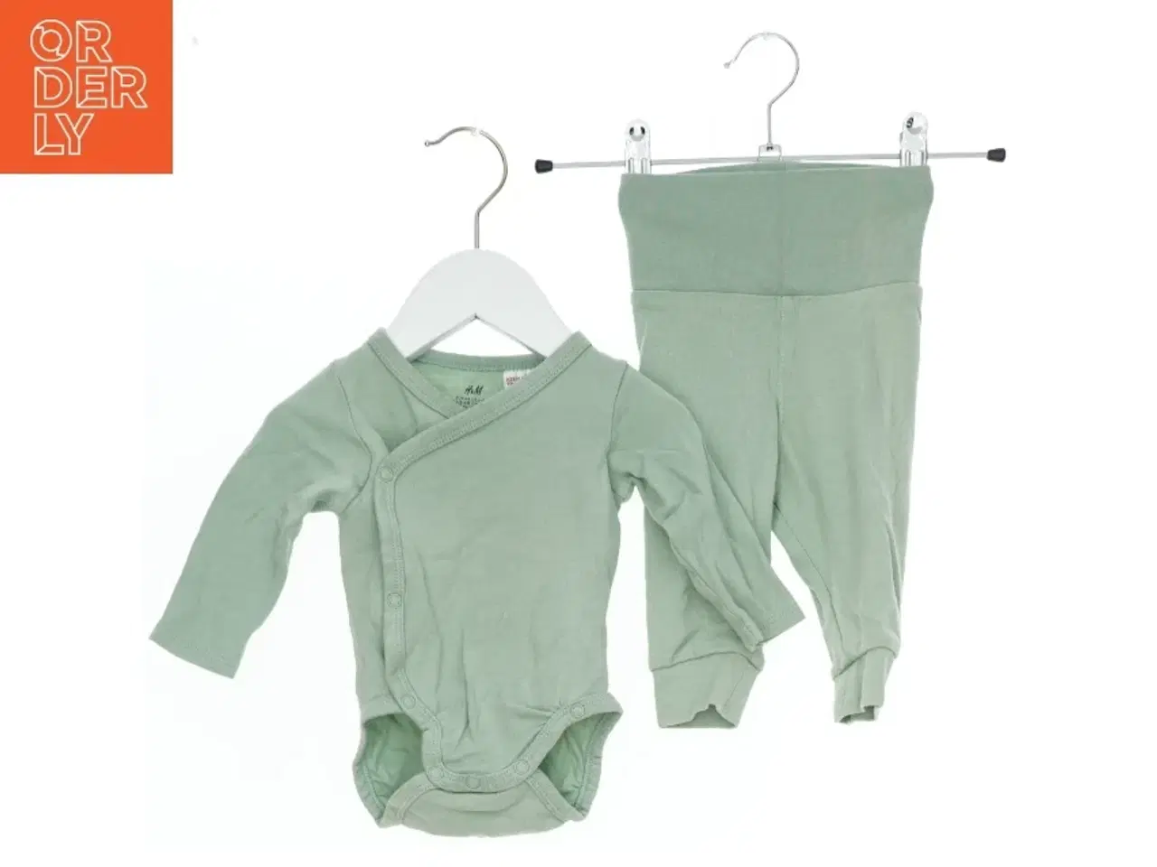 Billede 1 - Grønt babysæt med bodystocking og bukser fra H&M (str. 62)