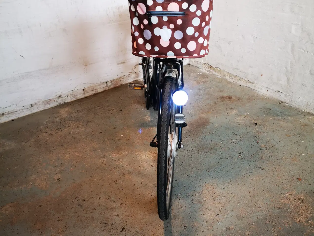 Billede 8 - El cykel Yosemite 28" 48cm ny dæk ,lås, kurv , 7 g