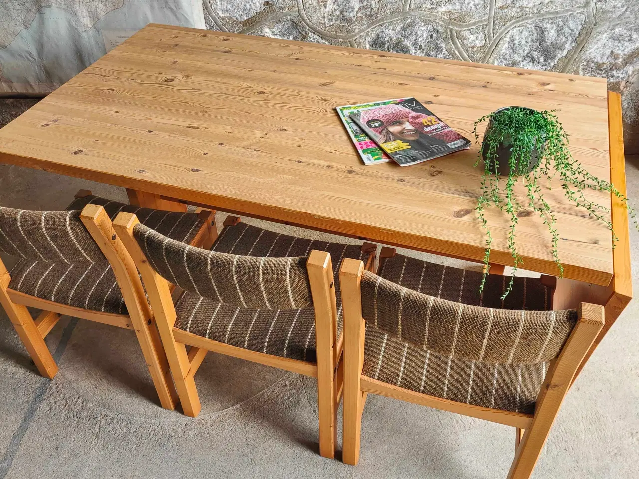 Billede 1 - Massivt fyrretræ spisebord med klap