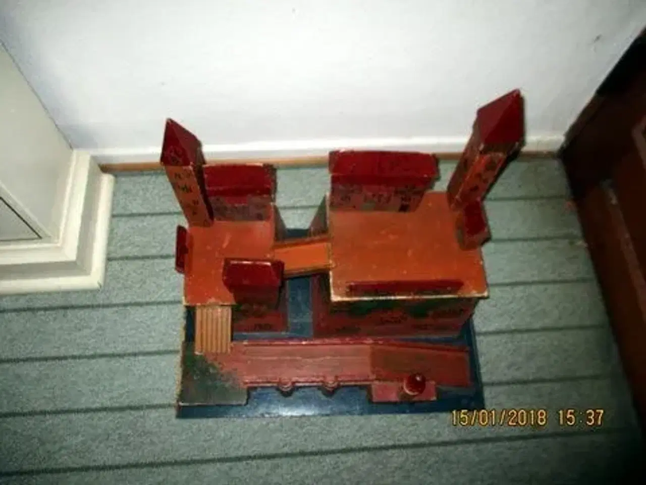 Billede 2 - Antik legetøjs borg- / fæstningsbygning.
