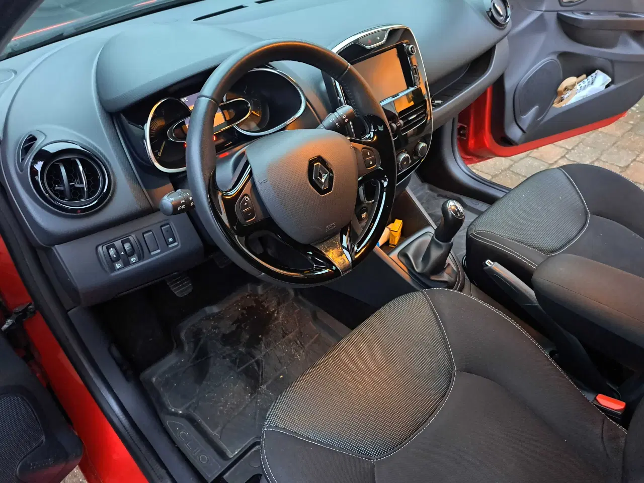 Billede 6 - Meget velholdt Clio IV