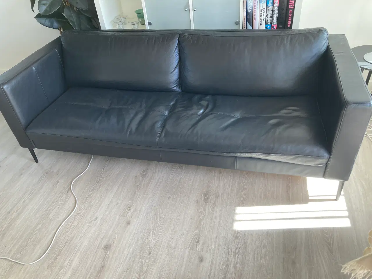 Billede 2 - Sort lædersofa