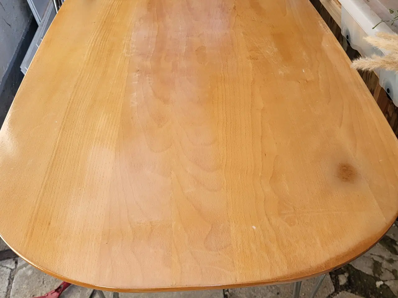 Billede 2 - spisebord med 4 stole. Ben i rustfrit stål