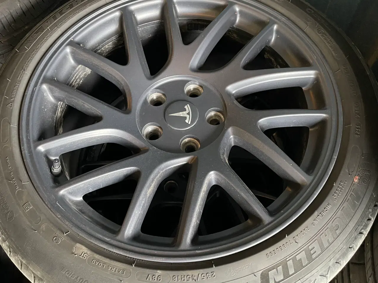 Billede 1 - Originale Tesla 3 hjul