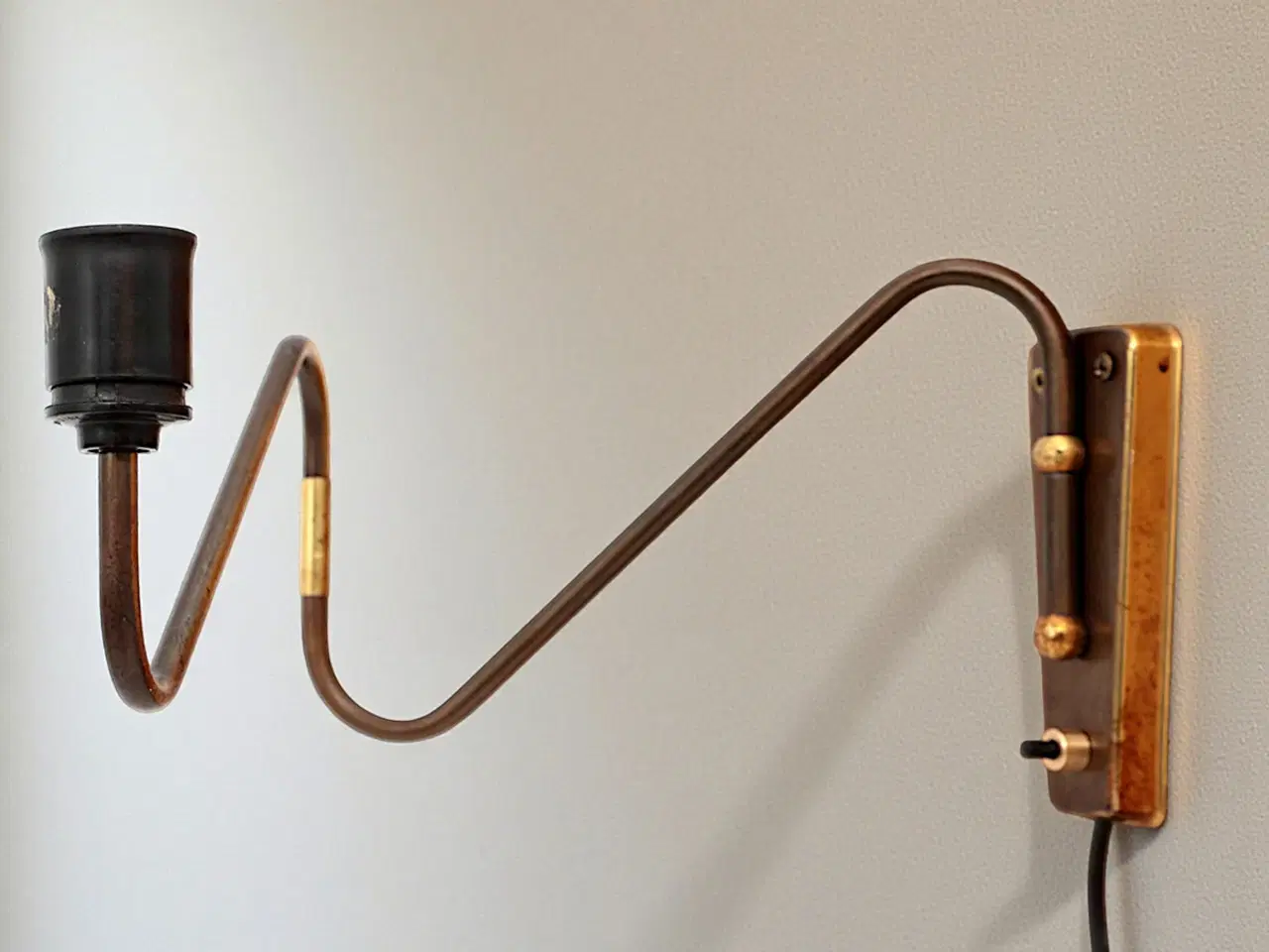 Billede 2 - Fleksibel dansk væglampe i messing 1955–60