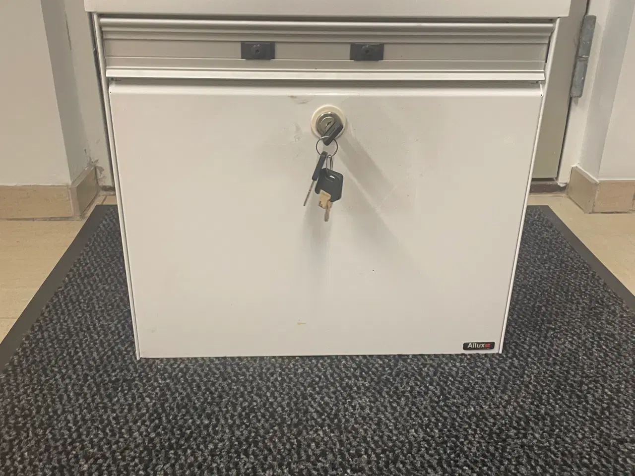Billede 3 - Hvid Allux postkasse
