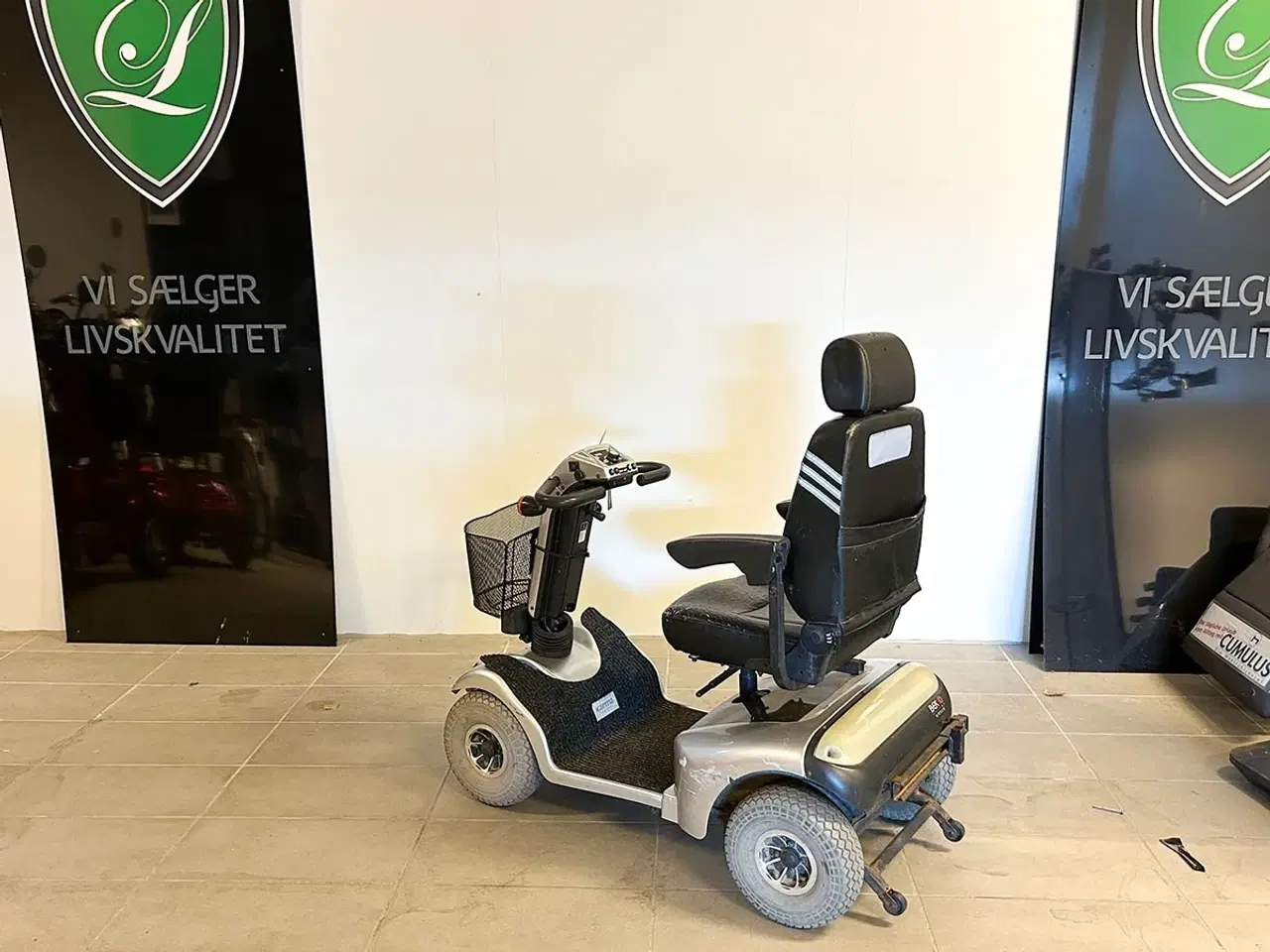 Billede 2 - Karma 4-hjul grå