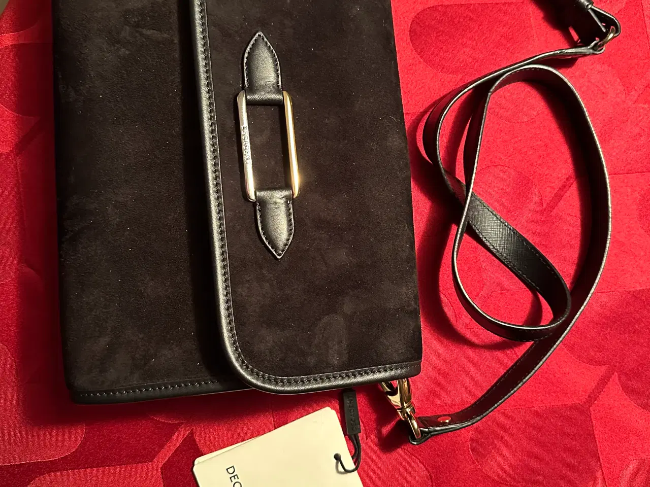 Billede 2 - Lækker Ruskind Clutch fra Decadent Copenhagen