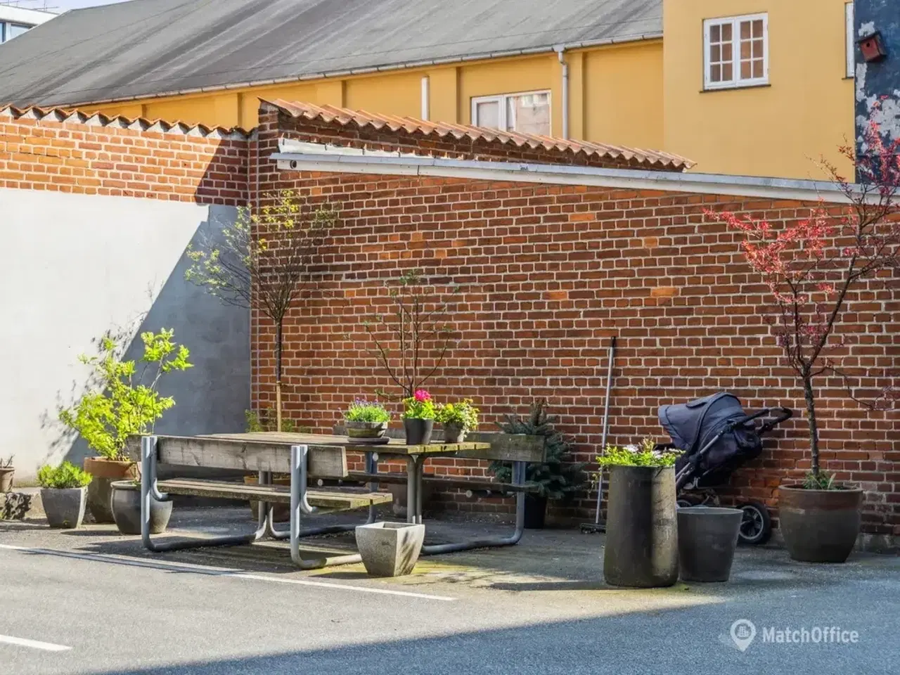 Billede 6 - Pakeringspladser 3 & 7 udlejes – Smallegade 4-6. Frederiksberg