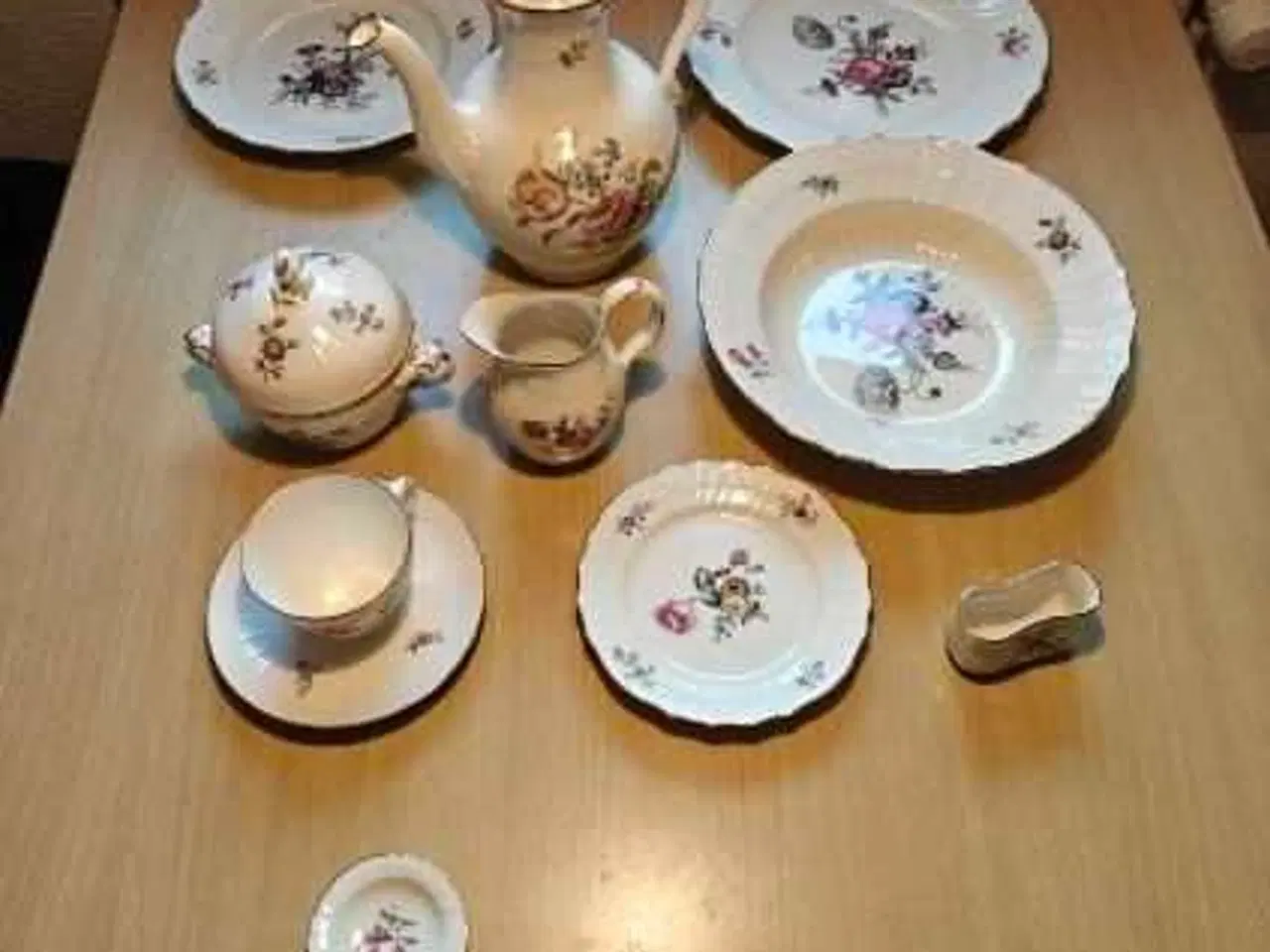 Billede 1 - Spise og kaffe stel