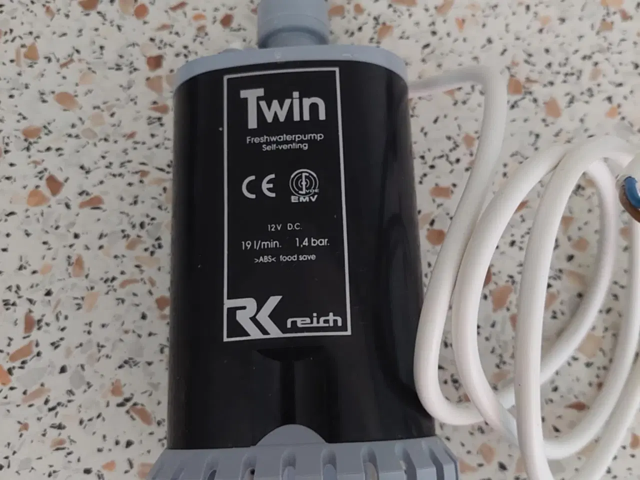 Billede 1 - 12V Vandpumpe med kontra ventil.