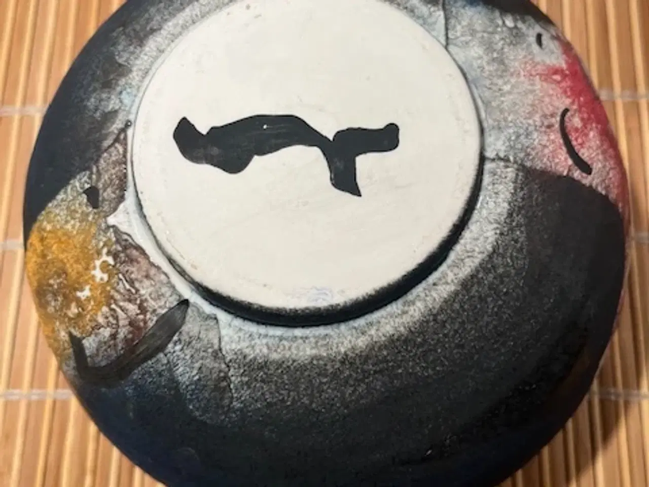 Billede 6 - Peter Lange Keramikskål - ansigtsmotiv og signatur