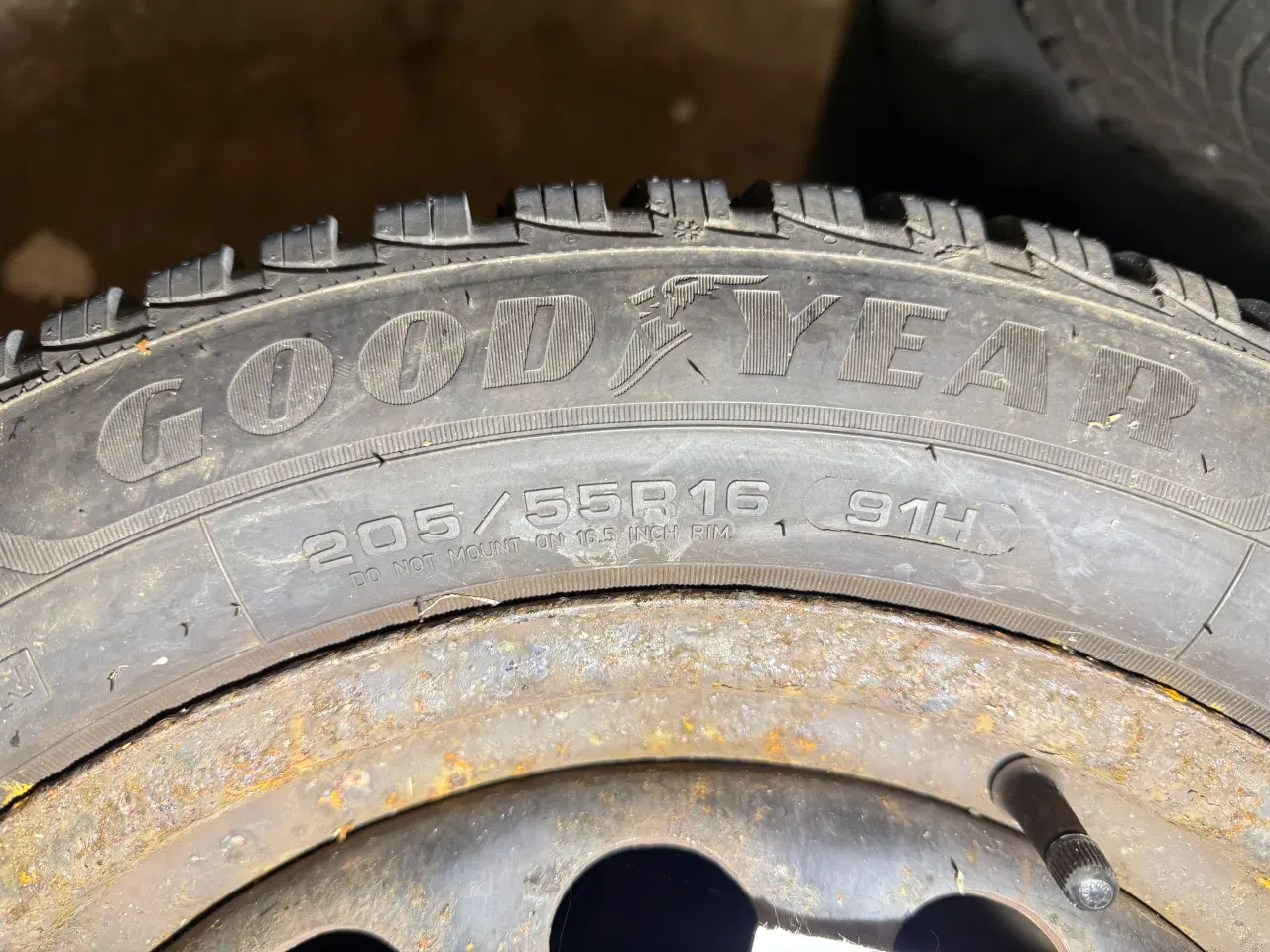 Billede 3 - Vinterhjul 16" VW/Skoda 5x100 Goodyear