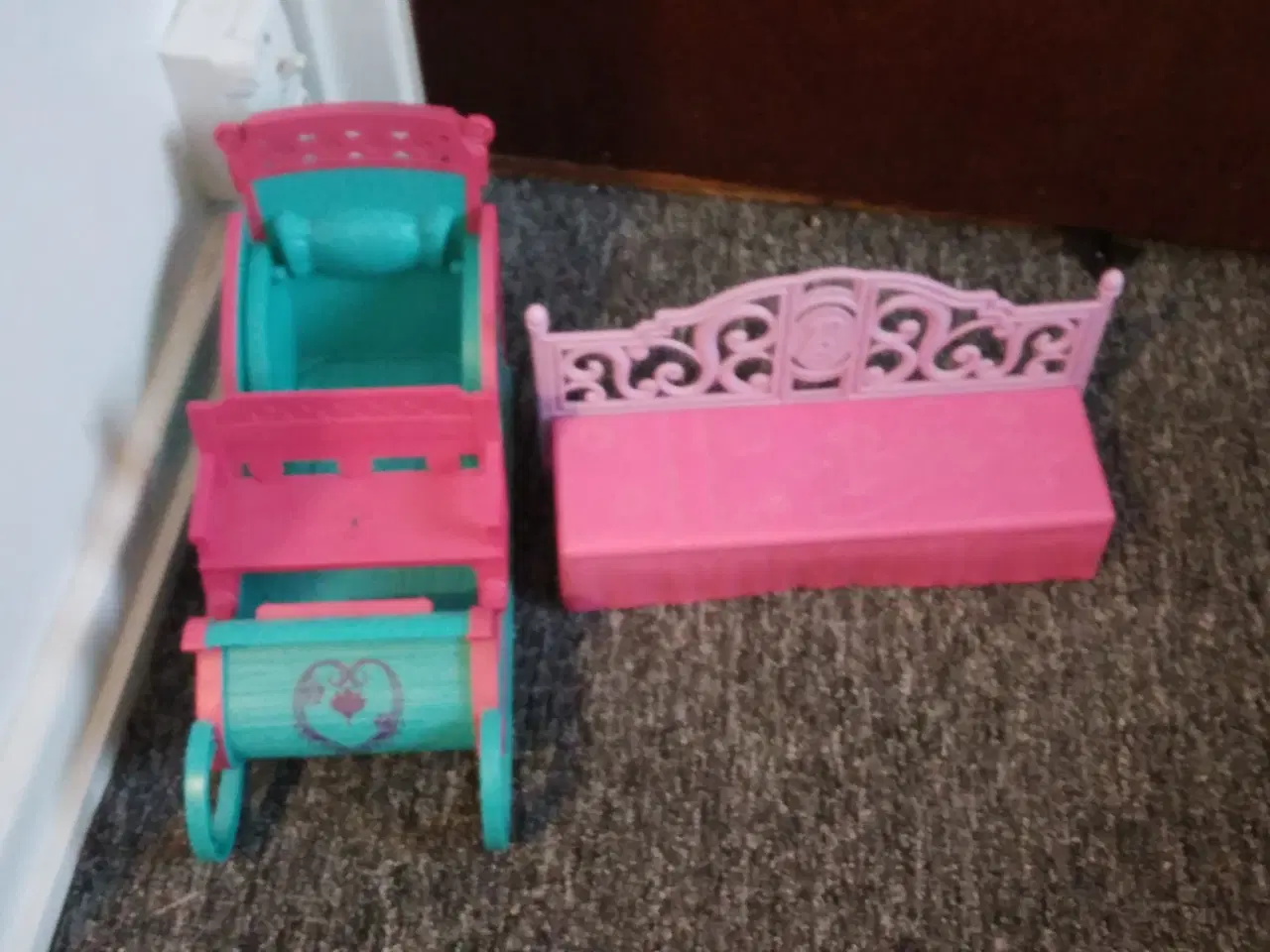 Billede 1 - Barbie ting - sofa og vogn