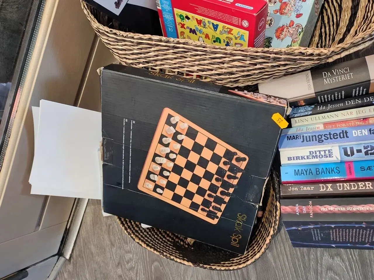 Billede 5 - Kurve med legetøj, spil og bøger