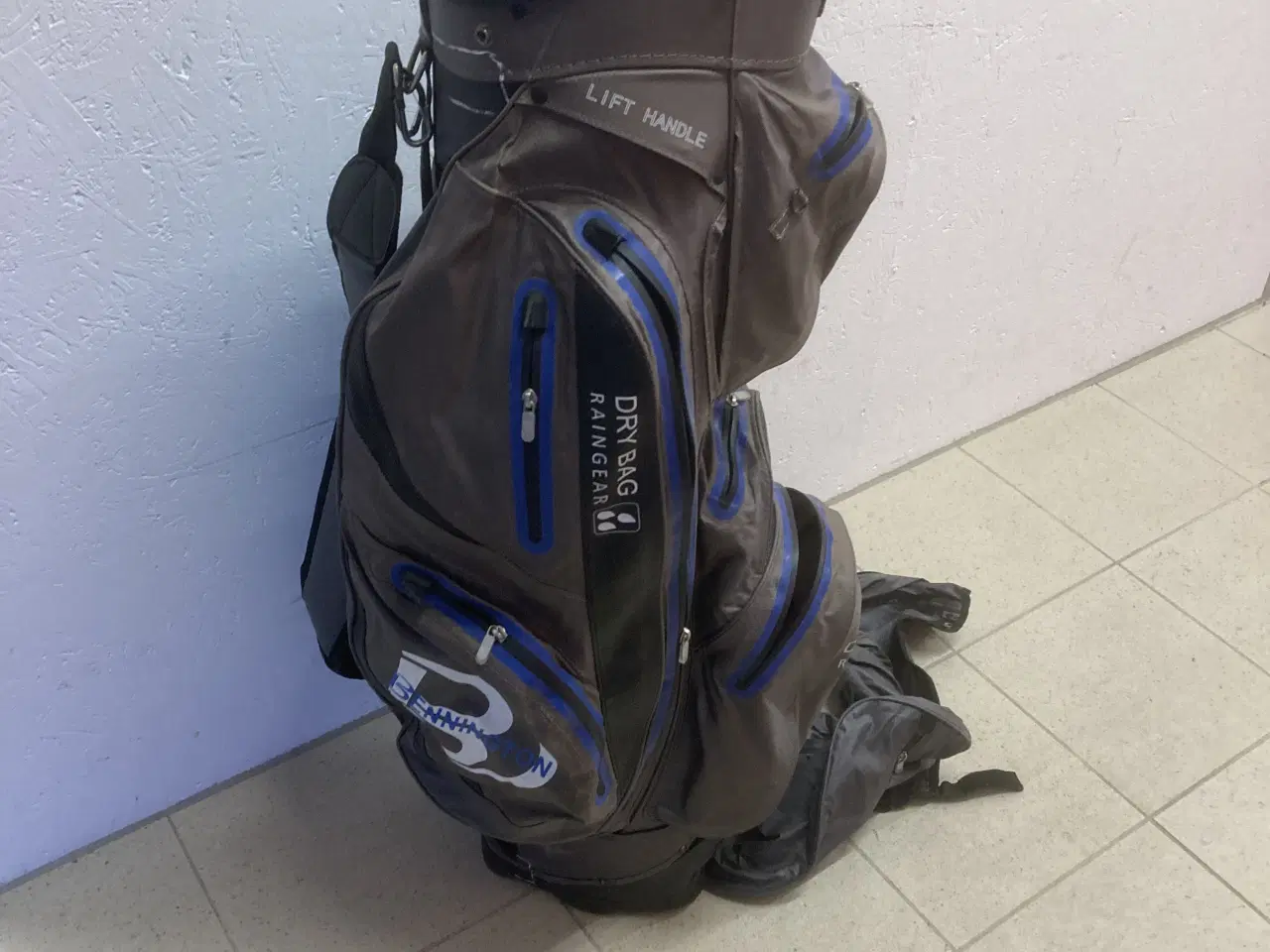 Billede 3 - Flot ( faktisk NY ) BENNINGTON  DRY BAG  , kongen.