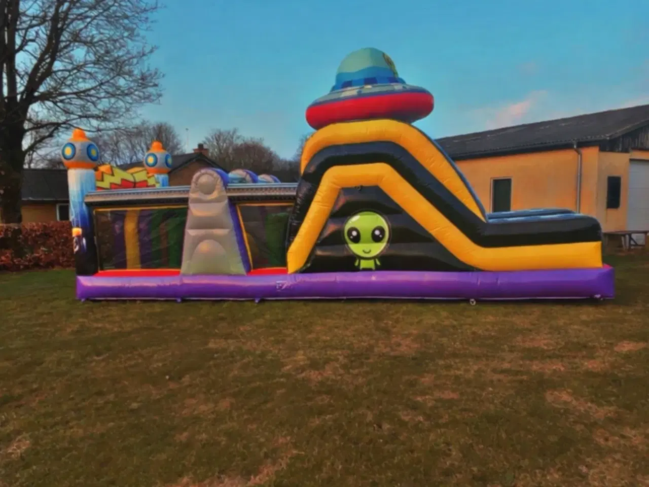 Billede 1 - Hoppeborg udlejes