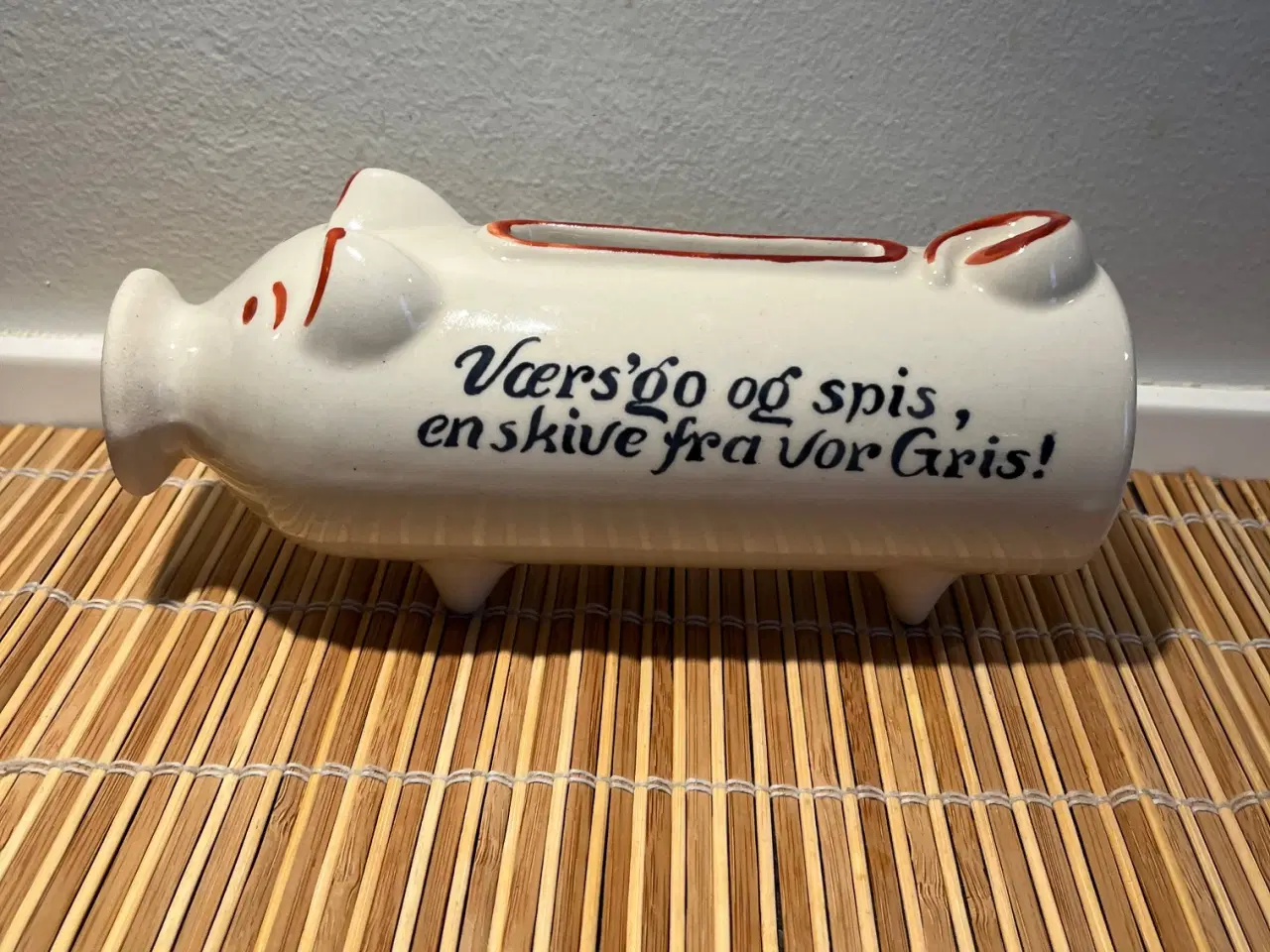 Billede 2 - Retro pølsegris – Værs’go og spis, en skive fra Vo