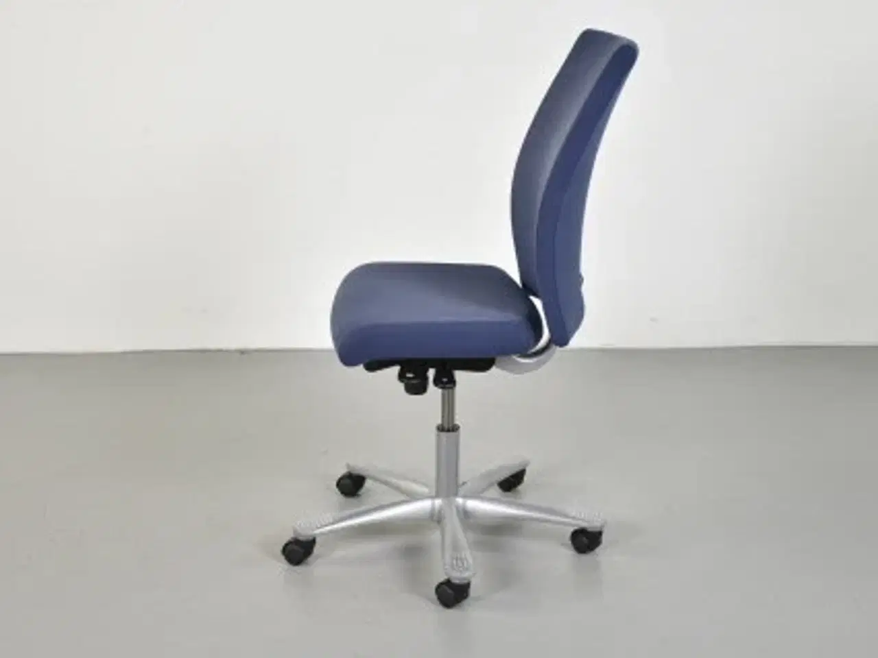 Billede 2 - Häg h04 credo 4650 kontorstol med blåt polster og høj ryg