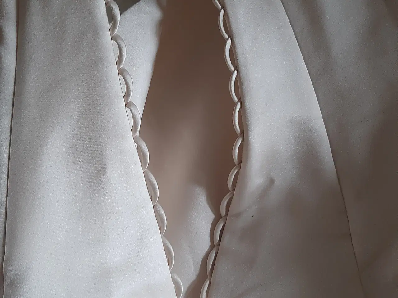 Billede 5 - Brudekjole og tøj til brudgom 