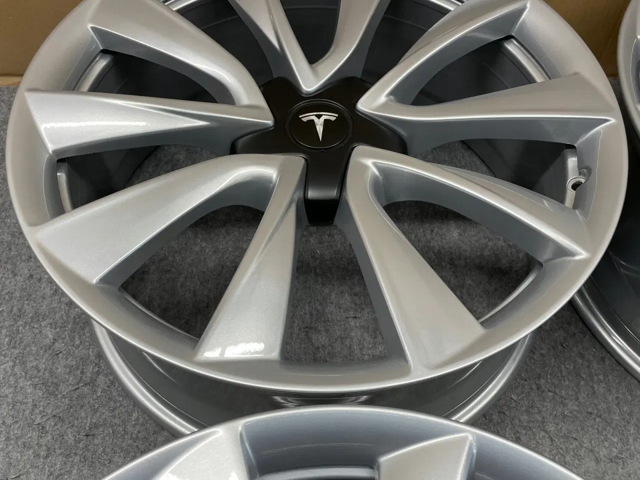 Billede 2 - ALUFÆLGE TESLA MODEL 3 PERFORMANCE 20"