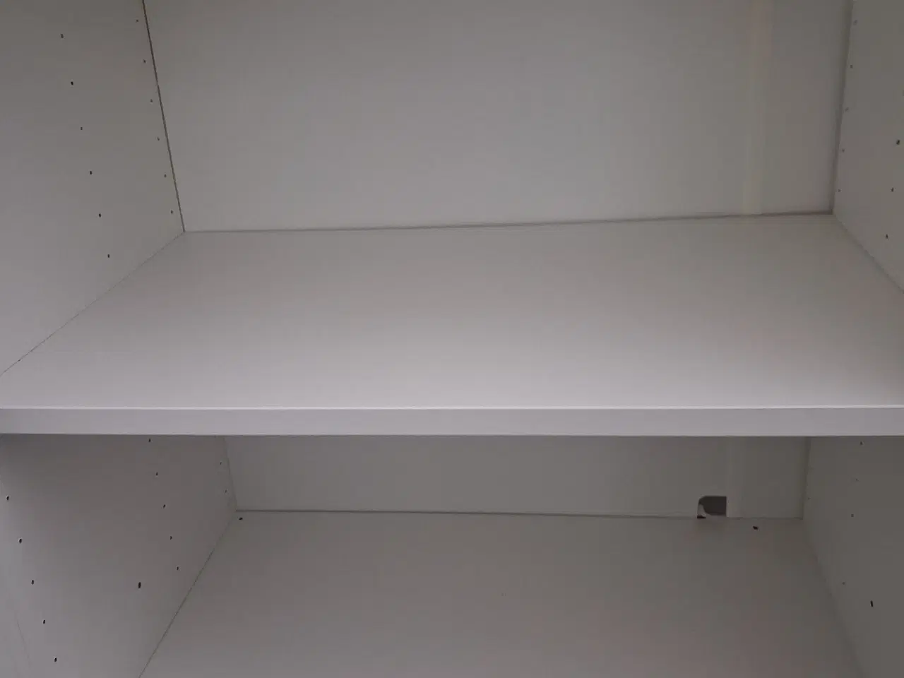 Billede 5 - Hvid Ikea skænk