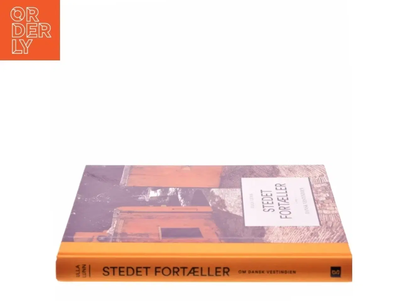 Billede 2 - Stedet fortl̆ler af Ulla Lunn (Bog)