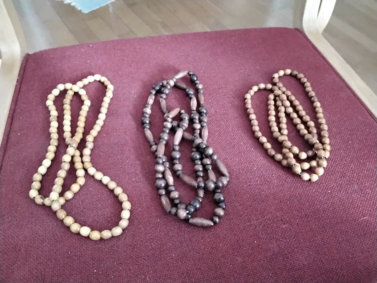 Billede 4 - 27 forskellige halskæder og en enkelt ring