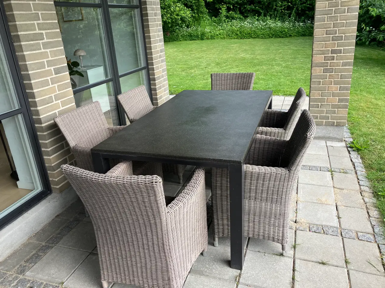 Billede 1 - Sungarden havebord (90x170) med 6 flettet stole 