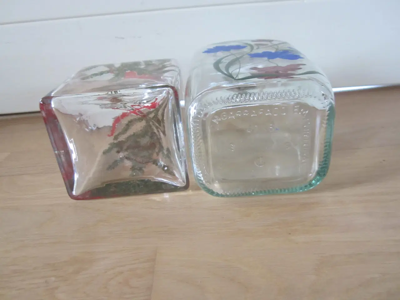 Billede 2 - 2 MEGET FINE KARAFLER MED PROP SAMLET