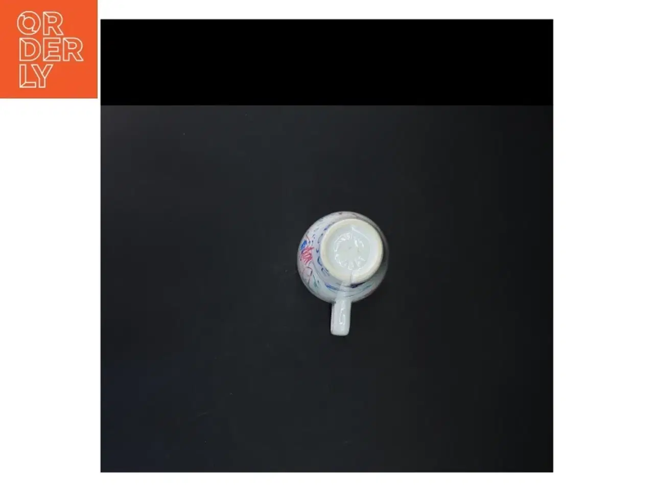 Billede 4 - Hvid kop med farverige mønstre (str. 10 cm)